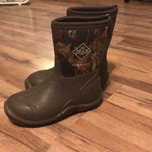 Muck boots